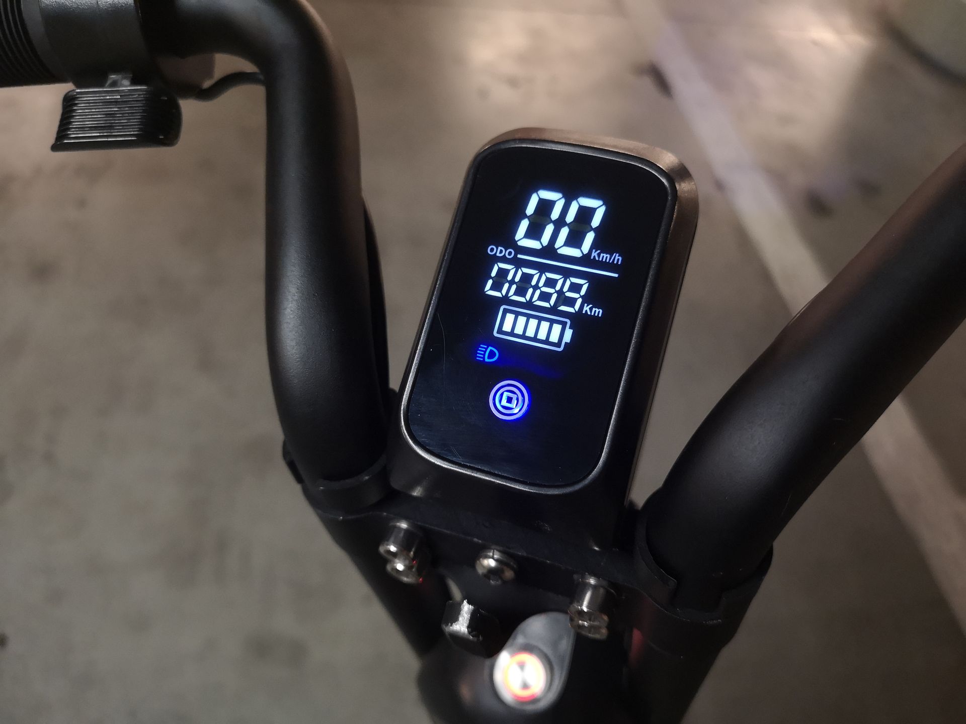 Krótki test hulajnogi elektrycznej eRoller R1 13