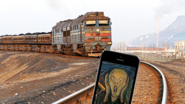 iPhone 5s pod kołami pociągu 1