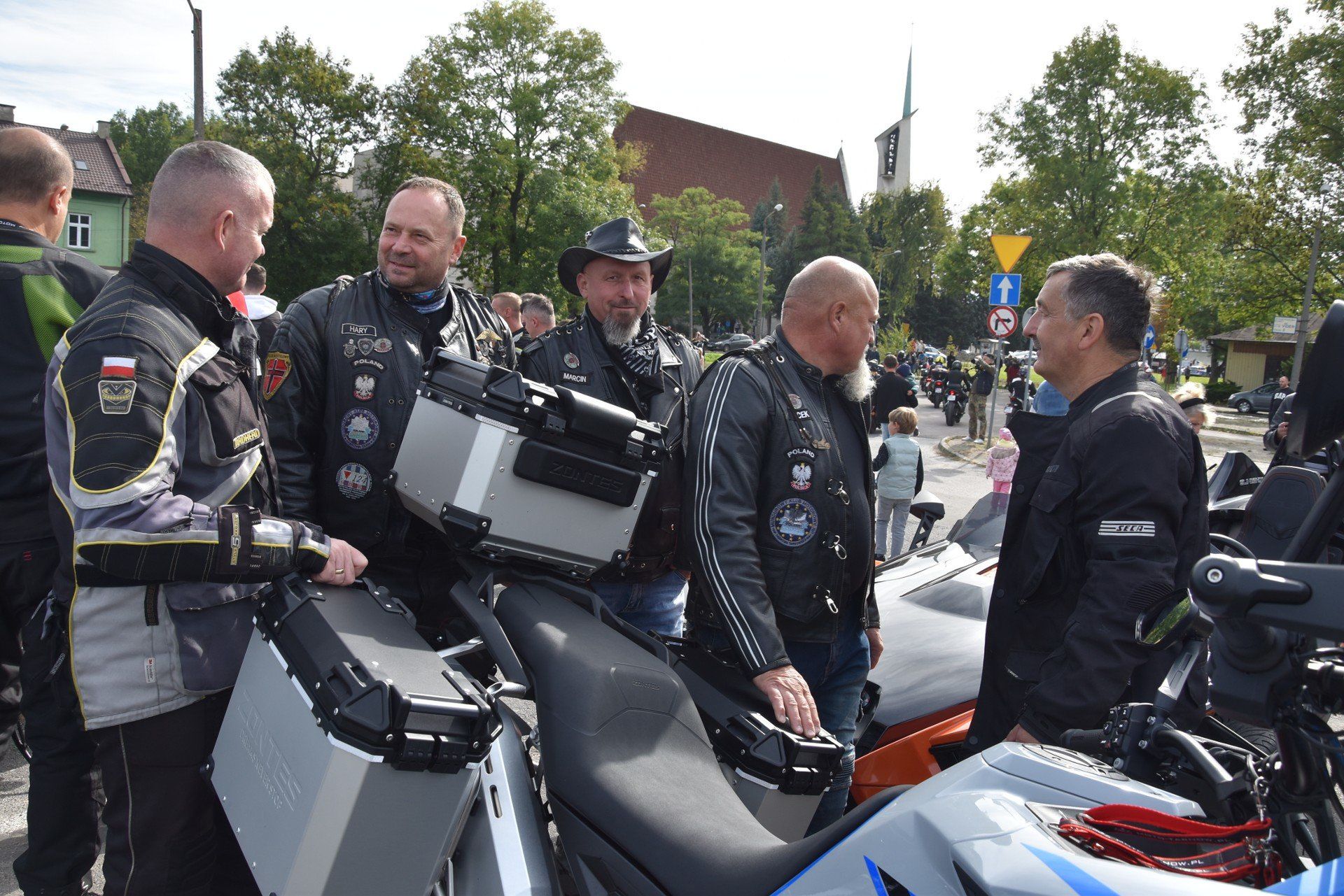 Zakończenie sezonu motocyklowego na placu starej Kapłanówki w Tarnowie. Jednym z punktów wydarzenia była widowiskowa i głośna parada ulicami miasta, w której wzięło udział kilkaset pojazdów