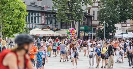 Plaga wakacyjnych oszustw. Pojechał nad morze i stracił pieniądze