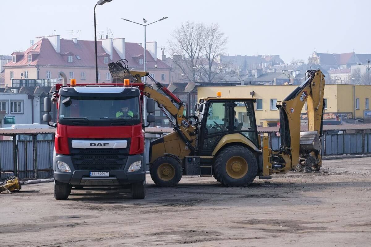 Trwa przygotowanie parkingu na terenie dawnego targowiska przy ul. Ruskiej w Lublinie