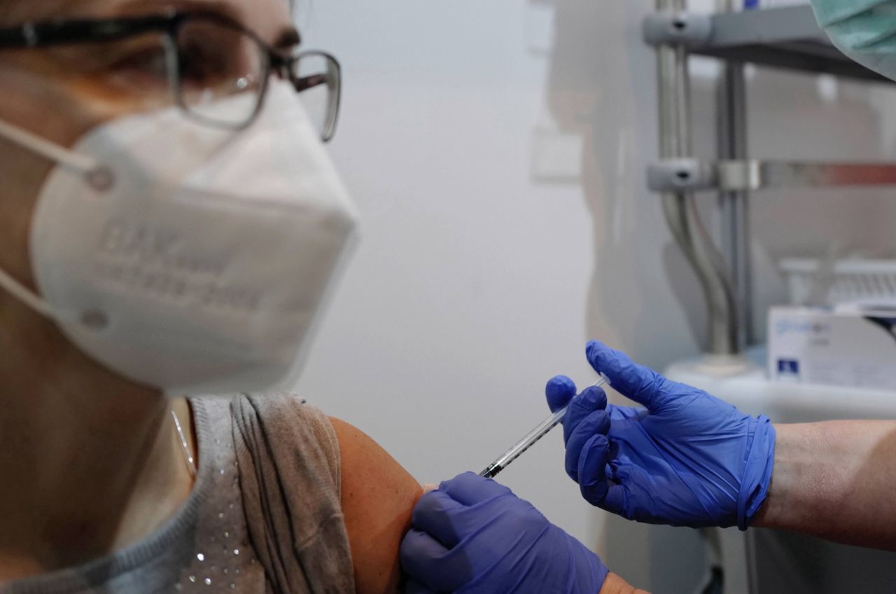 Szczepionka na COVID. System jeszcze nie ruszył, a już brakuje miejsc