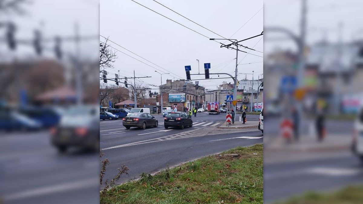 Samochód wjechał w słup sygnalizacji świetlnej na skrzyżowaniu ul. Głębokiej z Nadbystrzycką