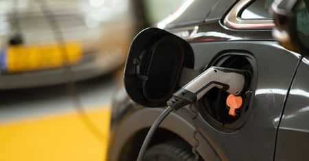 Czy samochód elektryczny się opłaca? Prąd coraz droższy