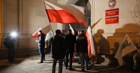 Rolnicy okupują gmach resortu. Chcą się widzieć z Tuskiem
