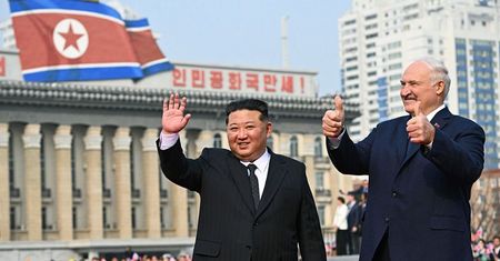 Nowa "oś zła". Co niesie za sobą wizyta Łukaszenki w Korei Płn.?