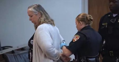 Obsesja na punkcie ucznia. Seks i 25 tys. wiadomości. Skandal w USA