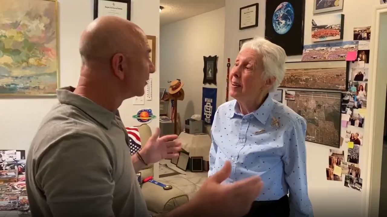 82-latka poleci w kosmos z Jeffem Bezosem. Miliarder oddaje hołd legendzie lotnictwa
