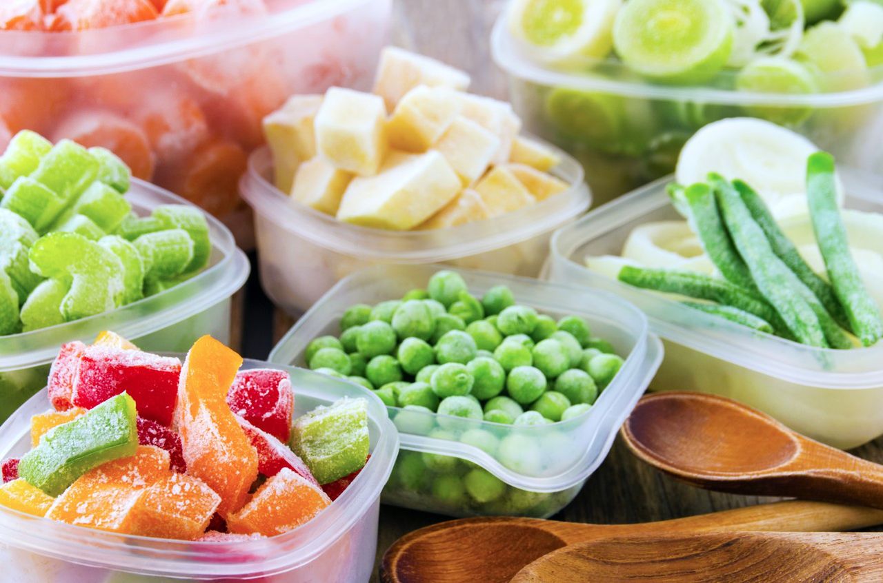 Prawidłowe rozmrażanie produktów – co robić, a czego unikać?