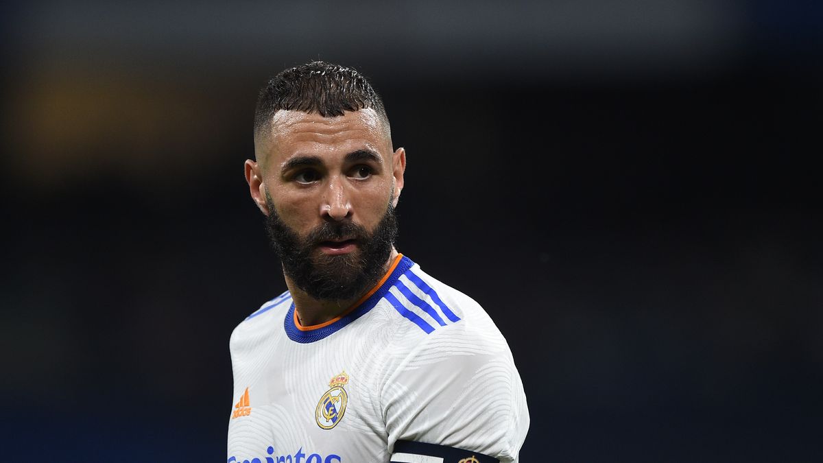MADRID, SPAIN - MAY 12: Karim Benzema of Real Madrid looks on during the LaLiga Santander match between Real Madrid CF and Levante UD at estadio Santiago Bernabeu on May 12, 2022 in Madrid, Spain.  (Photo by Denis Doyle/Getty Images)