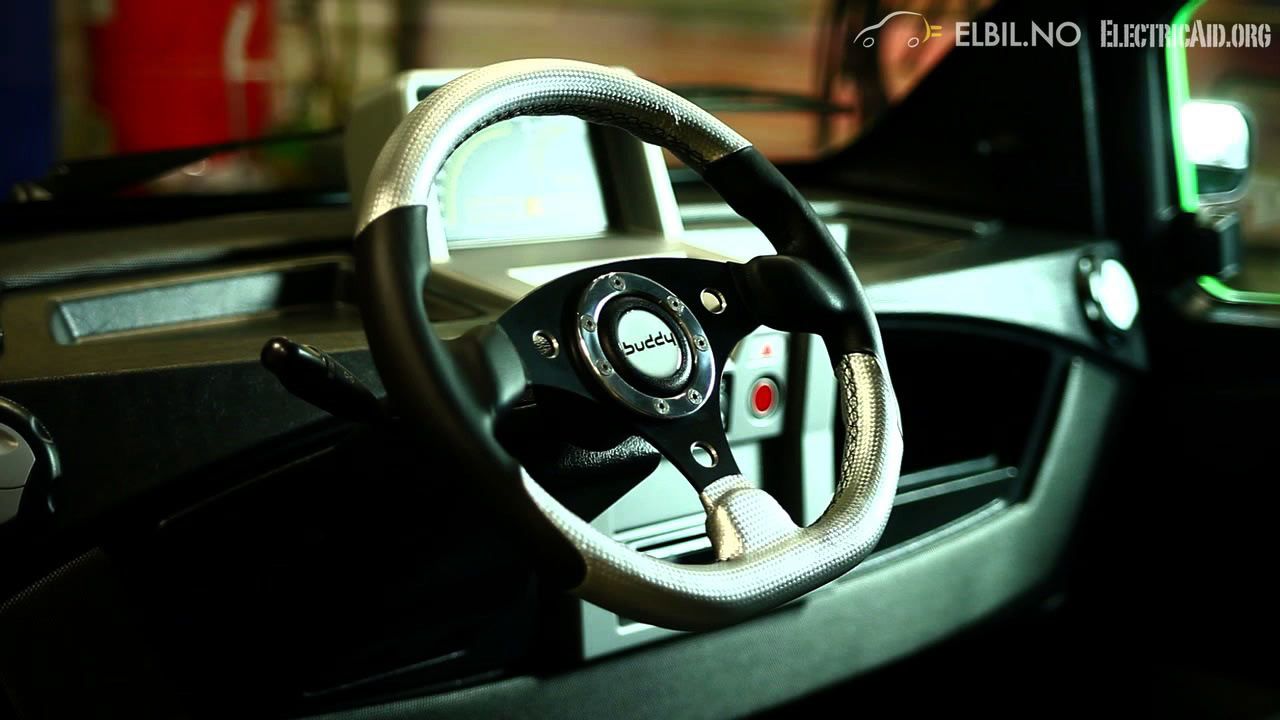 buddy-stearing-wheel