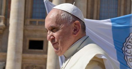 Papież Franciszek krytykuje bezdzietnych? "Wiele par ma po dwa psy i koty"