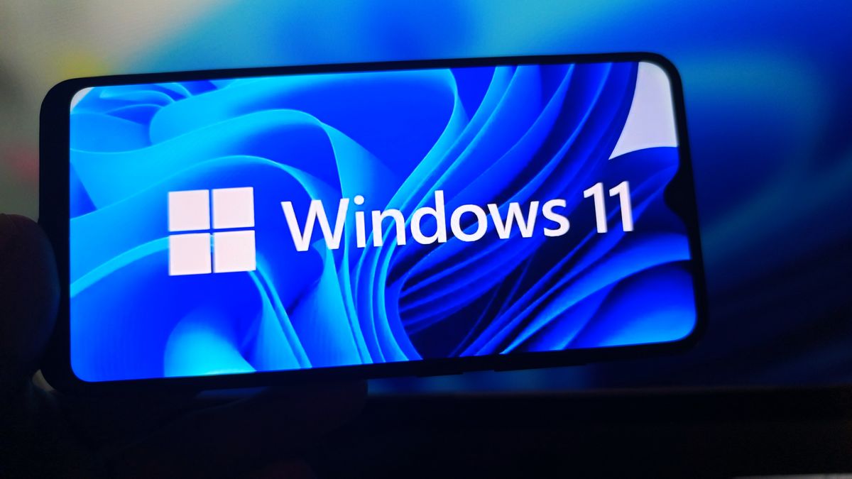 SUQIAN, CHINA - AUGUST 14, 2026 - A netizen is using his mobilephone to view Windows 11 logo and using his computer to view Windows 11 webpage in Suqian, Jiangsu, China on August 14, 2026. (Photo credit should read CFOTO/Future Publishing via Getty Images)