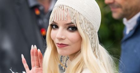Ubrania wpadły jej do niszczarki do papieru? Anya Taylor-Joy znów zaskakuje w Cannes