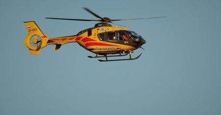 Akcja służb w Pruszkowie. Nie było karetki, wysłali strażaków