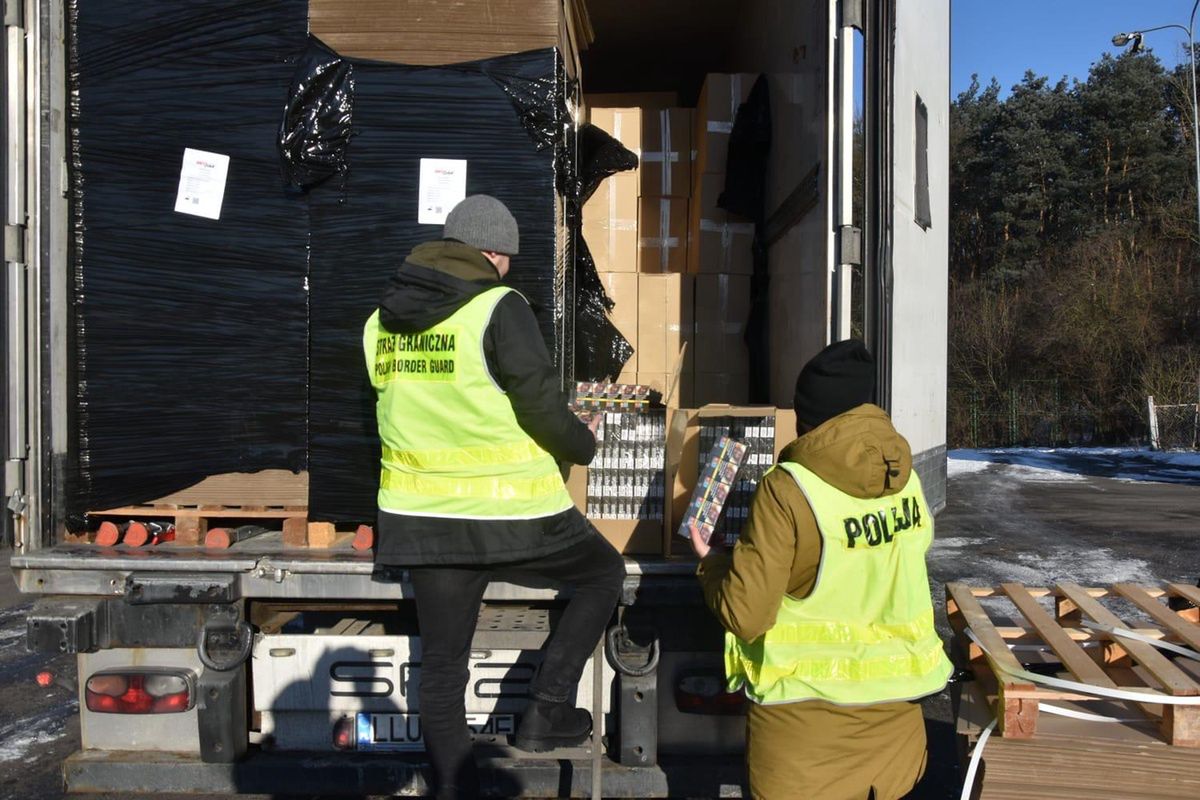 W miesiąc zarabiają milion złotych. Gangi porzucają narkotyki dla papierosów