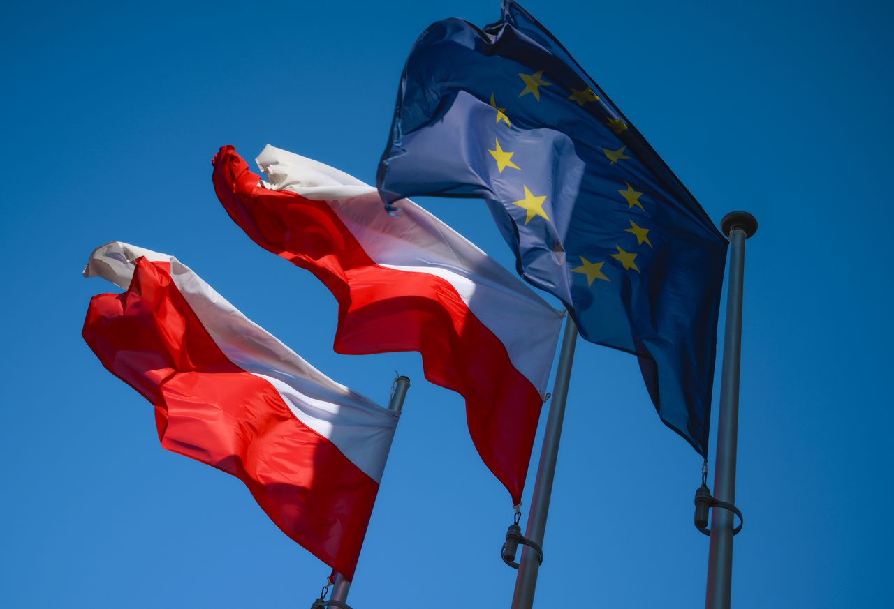 KE chce objąć Polskę specjalną procedurą. Eksperci o "najbardziej prawdopodobnym scenariuszu"