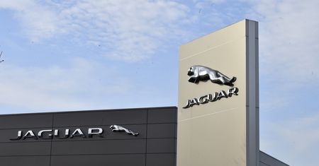To koniec skaczącego kota. Jaguar zmienia logo