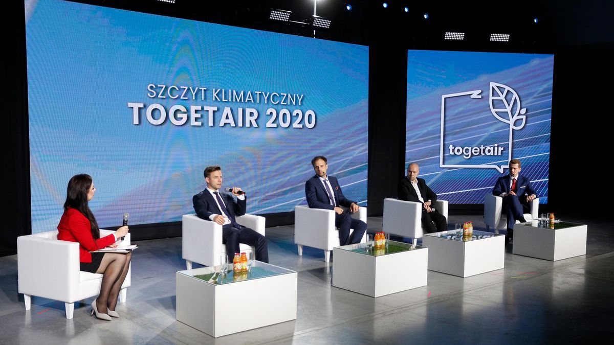 Jaką drogę powinna obrać Polska z jej uwarunkowaniami geopolitycznymi i energetyką opartą na węglu? O wizji Polski na nadchodzące dekady dyskutowali prelegenci podczas dwóch debat otwierających Szczyt Klimatyczny TOGETAIR 2020 „W drodze do zeroemisyjnej Europy - Polska w obliczu wyzwań cywilizacyjnych” oraz „Miks energetyczny Polski: między węglem, gazem, OZE”. 