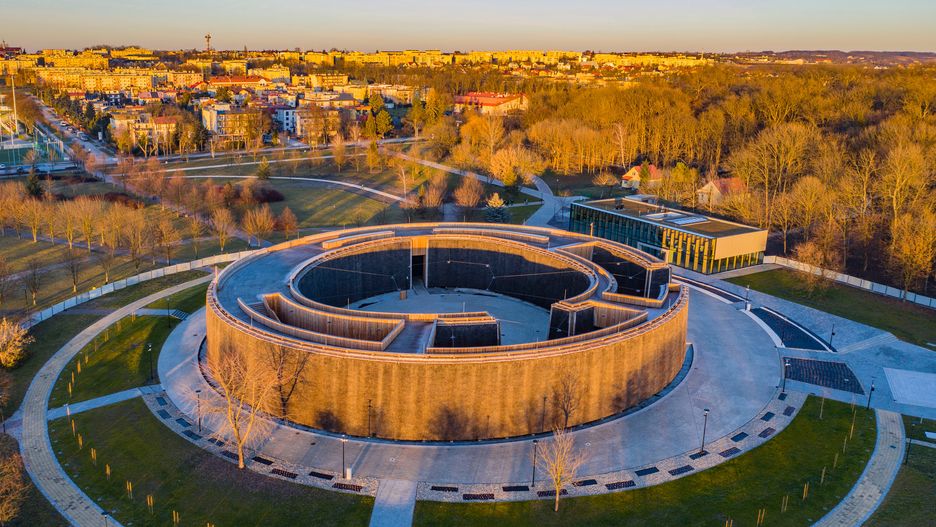 Robert Neumann
gród, podróż, miejski, architektura, ulica, niebo, krajobraz miasta, busko, zdroj, park, zdrojowy, nowy, teznia, solankowa, swietokrzyskie, spacery