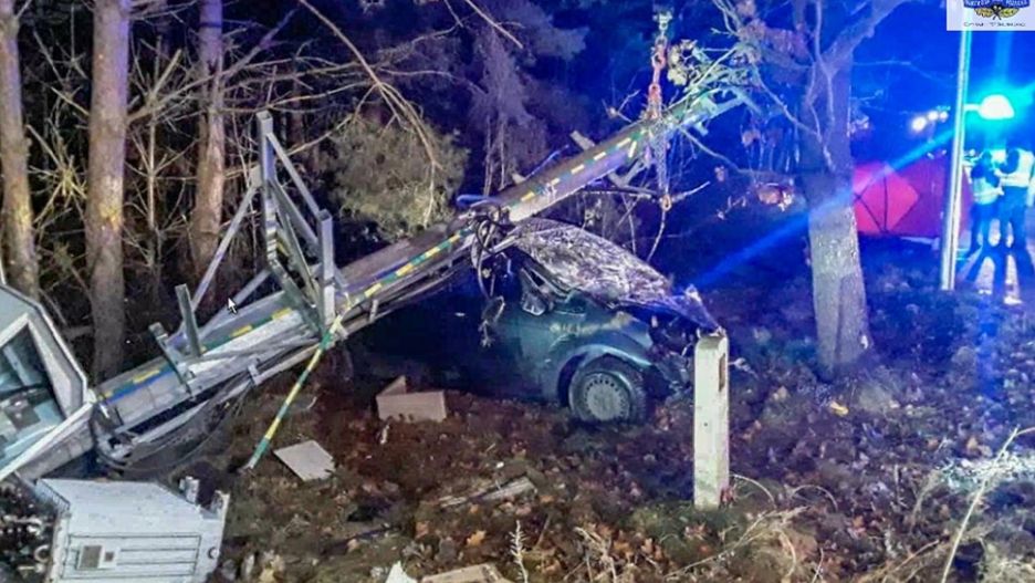 Auto uderzyło w słup transformatora. Nie żyje mężczyzna 