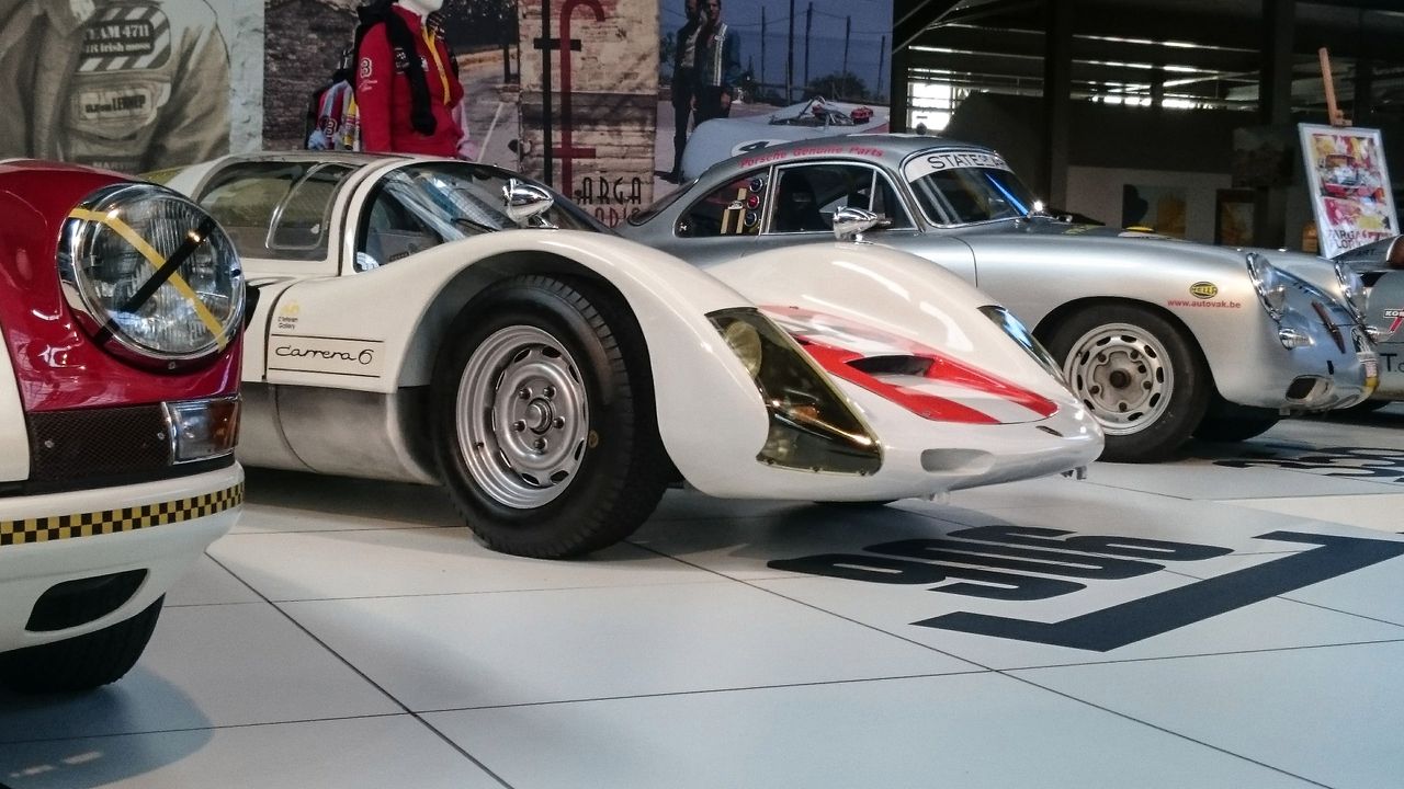 906 tak bardzo wyróżnia się od tradycyjnego znanego wszystkim wyglądu Porsche