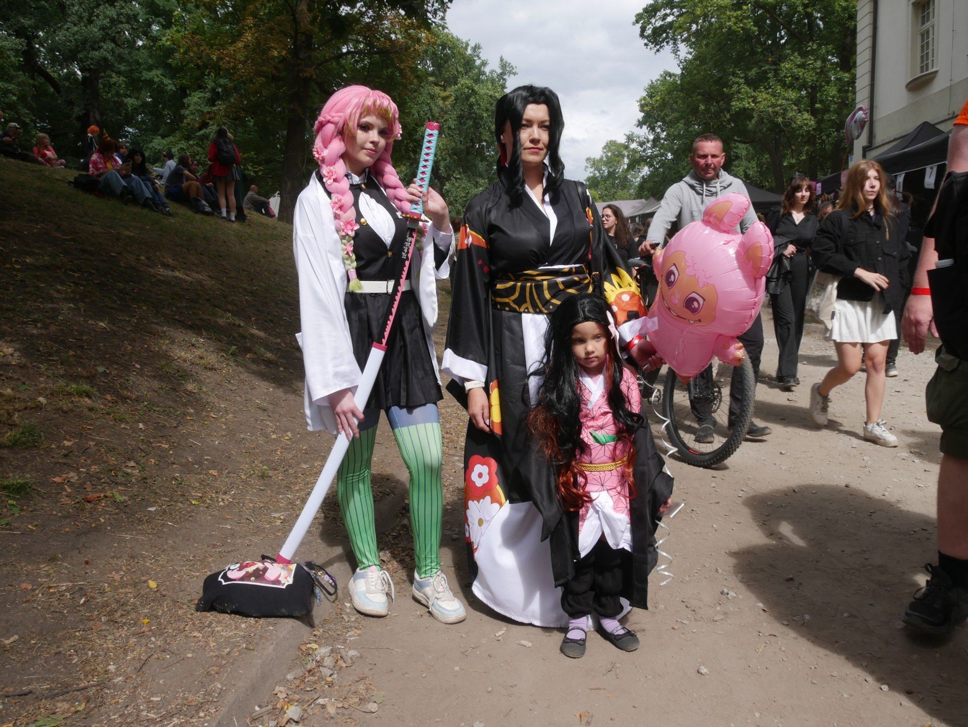 Sobota podczas jubileuszowych Dni Fantastyki 2025 w Leśnicy była prawdziwym świętem popkultury. Park Leśnicki zamienił się w barwną krainę fantazji, wypełnioną postaciami z gier, filmów, anime i komiksów.