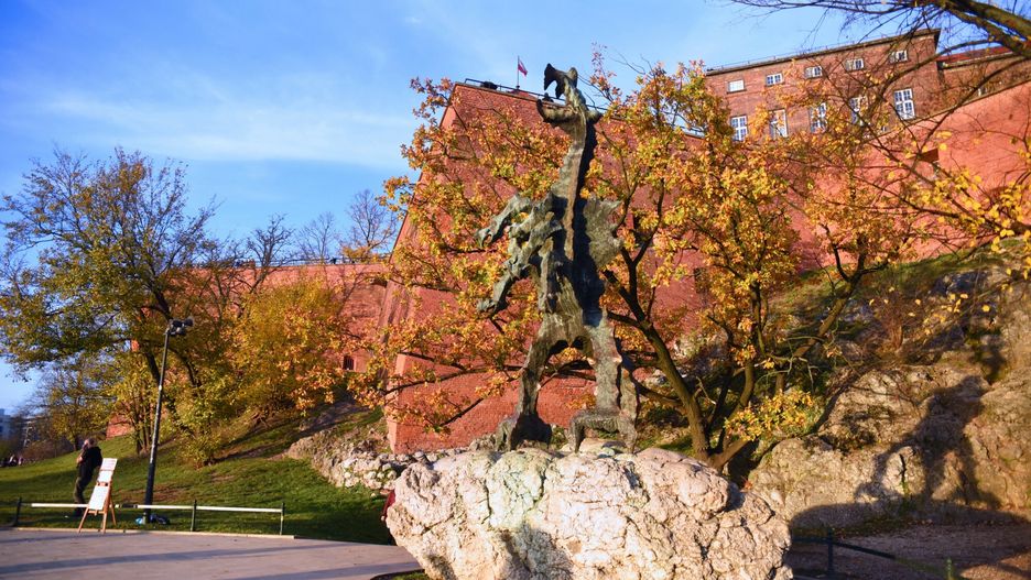 Deszcz uszkodził krakowskiego smoka