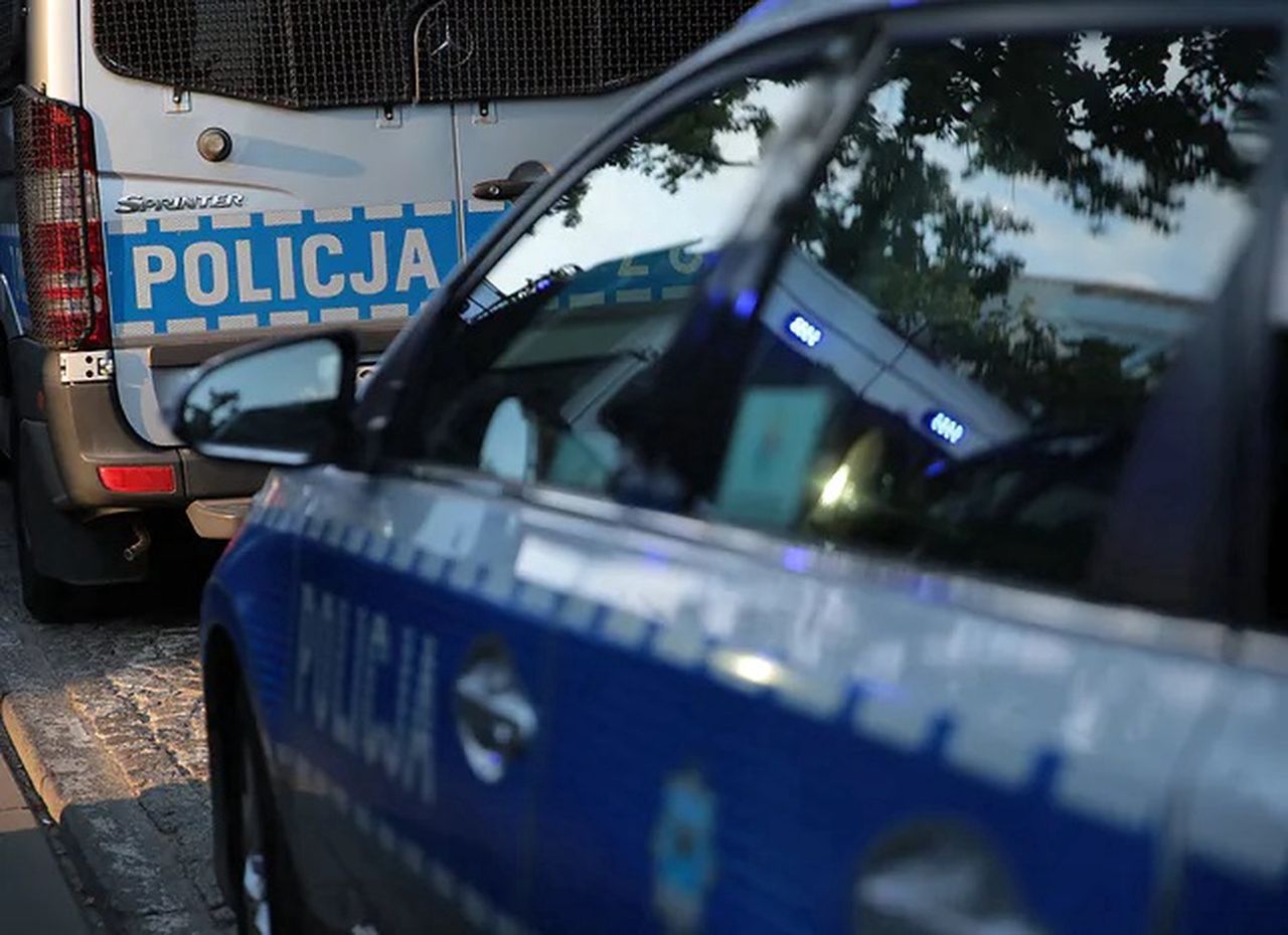 Warszawa. Przywłaszczyli auta warte kilkadziesiąt tys. zł. i próbowali przejechać policjanta