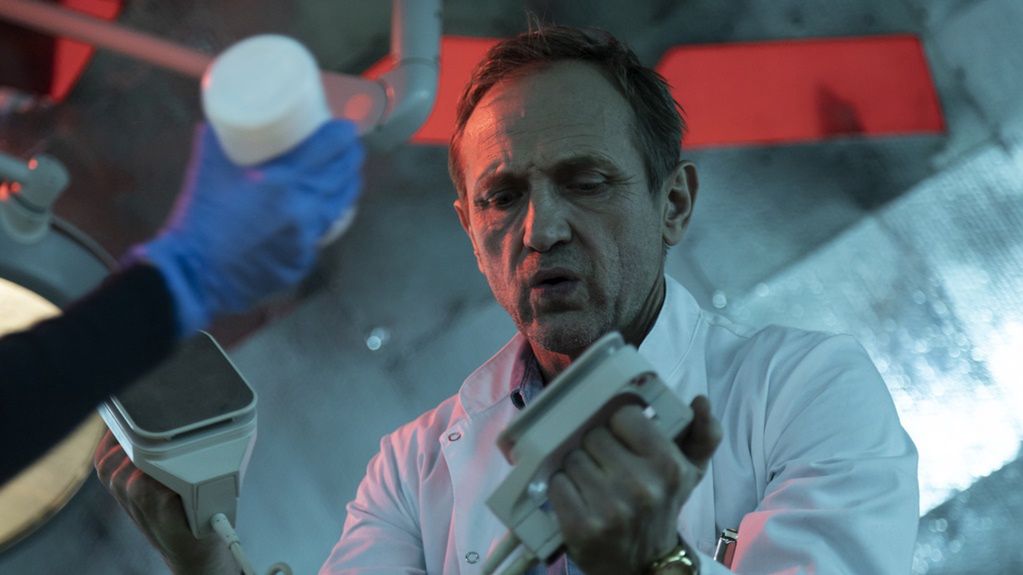 "Sortownia" to thriller o doświadczonym lekarzu, który walczy z demonami przeszłości © CANAL+ Polska © Telewizja Polsat.