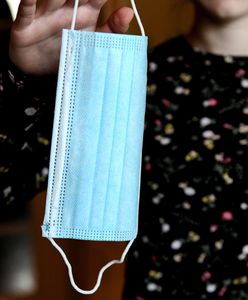 Koronawirus w Polsce. Świebodzice. Uchylona kara 10 tys. zł za... rozdawania maseczek ochronnych