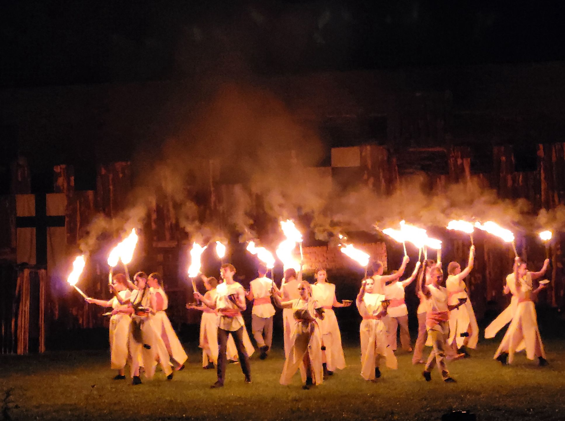 Elementy inscenizacji z wykorzystaniem ognia robią ogromne wrażenie