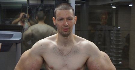Chciał być jak Popeye. Walczy o życie