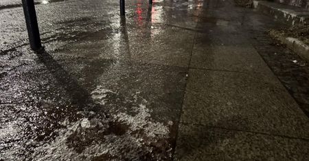 "Łyżwy zamiast butów" – Poznań i zachodnia Polska toną w gołoledzi. Szpitale w oblężeniu, ponad 230 kolizji od północy