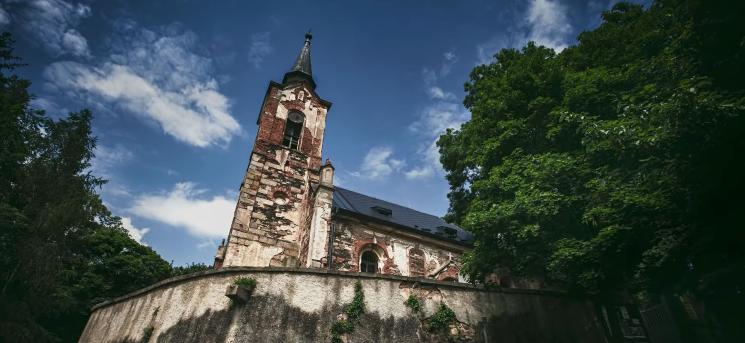Film z ”Przeklętej kaplicy” - miejsca, gdzie duchy szukają odkupienia 2