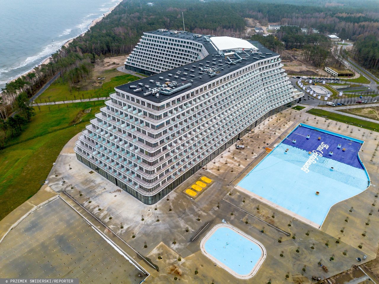 Budowa hotelu i zejścia na plażę. Mamy nowe informacje ws. Gołębiewskiego