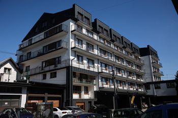 Kraków: Rozbiórka słynnej samowoli przy Centralnej? Nie tak szybko
