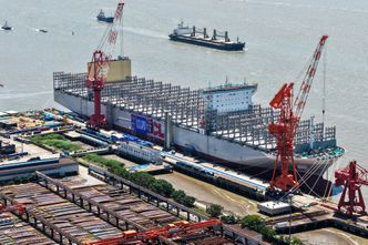 Cła i opłaty portowe zaostrzają spór. Ostra wymiana ciosów między USA a Chinami