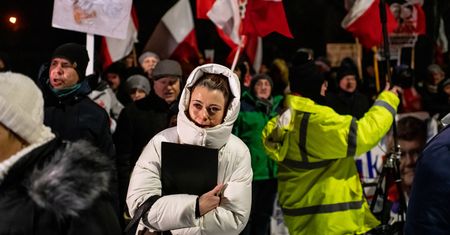Awantura koło więzienia Macieja Wąsika. Musiała działać policja