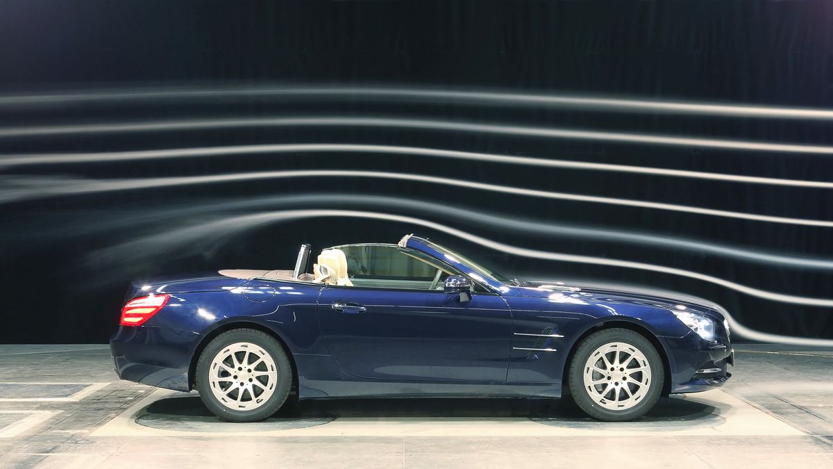 Mercedes-Benz SL w tunelu aerodynamicznym