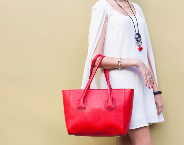 Klasyczny shopper bag będzie pasował do eleganckich stylizacji