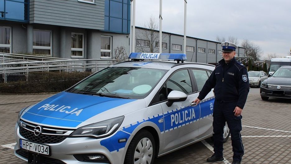 Zduńska Wola. 13-latka próbowała popełnić samobójstwo. Policjant w ostatniej chwili ściągnął ją z torów