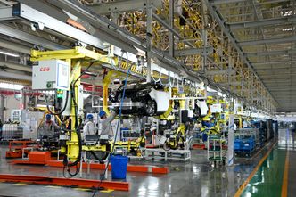 Spadek cen produkcji przemysłowej w marcu 2025 roku