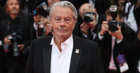 Alain Delon chciał, by po śmierci uśpiono jego psa. Krytykowali go aktywiści, rodzina odpowiada