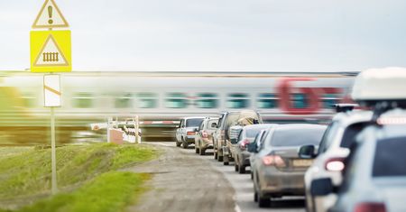 Polacy wynajmują auta, ale długi firm rosną. Nowy raport o stanie branży