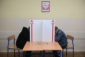 Niektórzy Polacy już głosują. Tu otworzyli lokale wyborcze