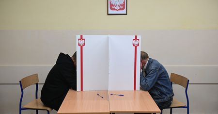 Niektórzy Polacy już głosują. Tu otworzyli lokale wyborcze
