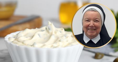 Siostra Anastazja robi najlepszy sos tatarski do jaj. Przepis na pewno przyda ci się na Wielkanoc