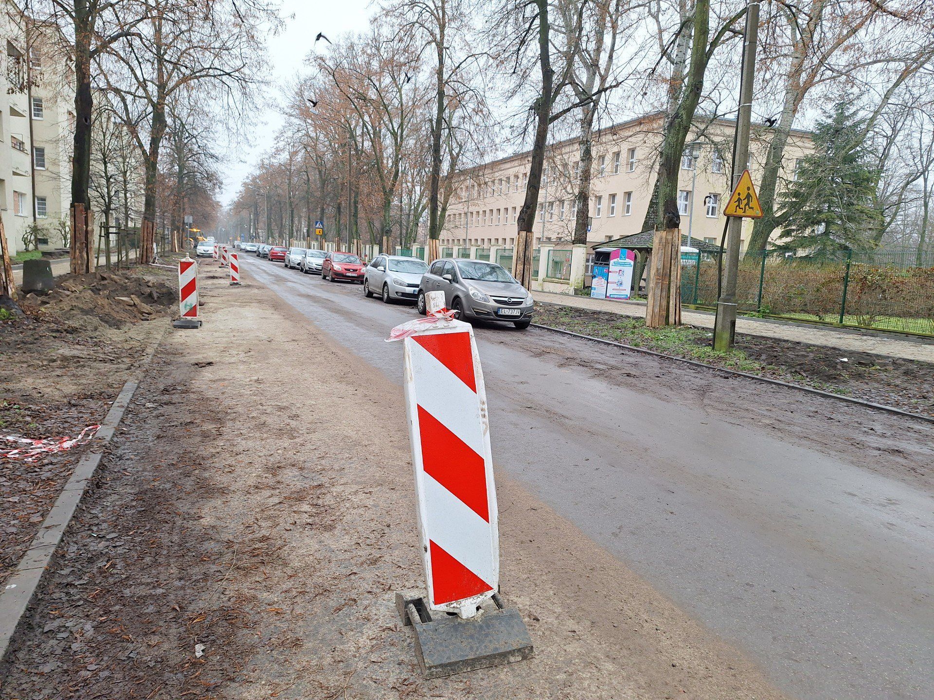 Tak wygląda organizacja remontu na ulicy Praussa, obok Szkoły Podstawowej nr 40