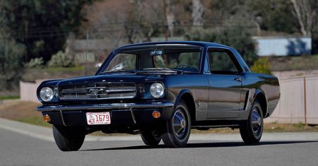 Mustang z numerem seryjnym 00002 zostanie wystawiony na sprzedaż
